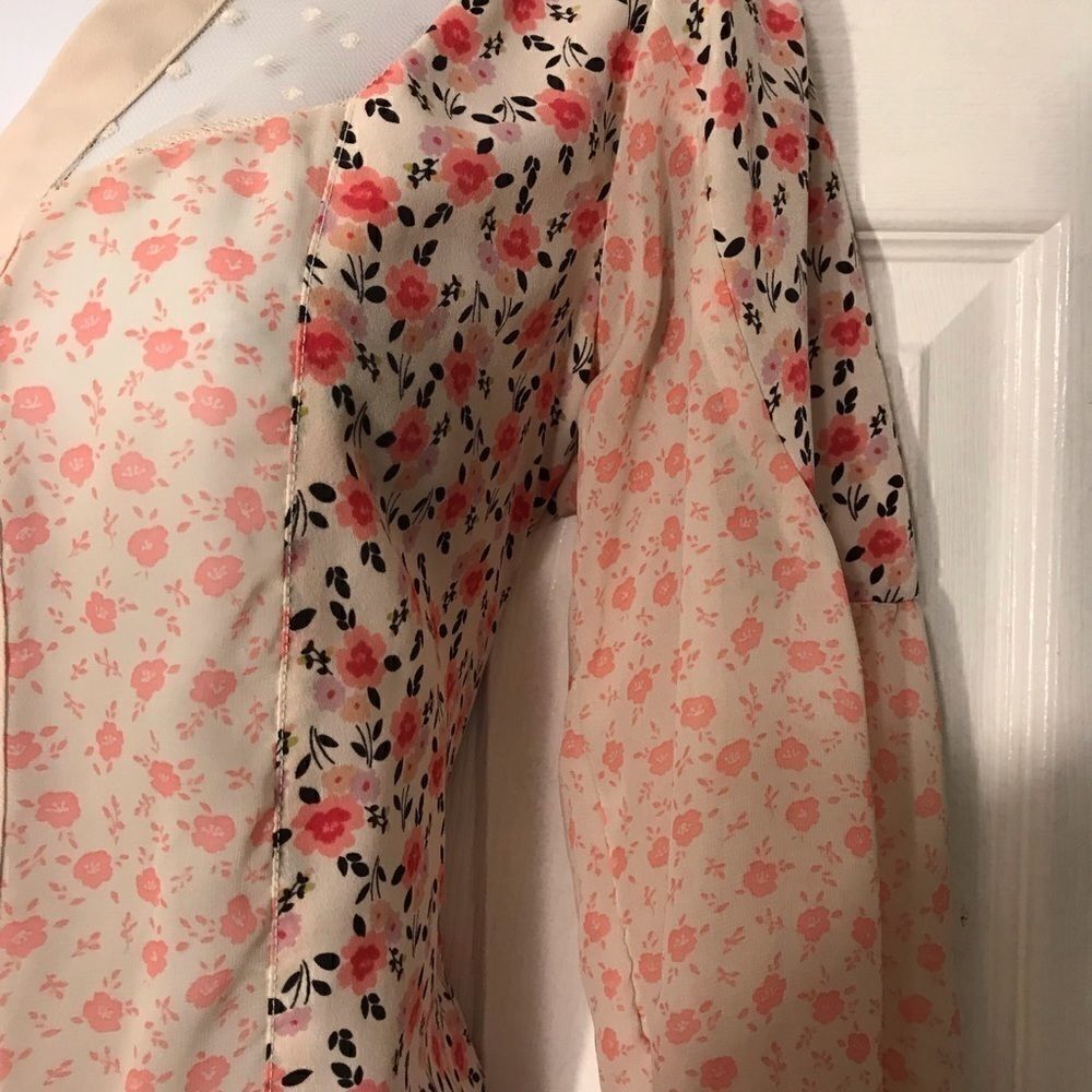 🌈Lauren Conrad XS Button Up Top! - Picture 6 of 7